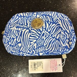 Lilly Pulitzer Jeanie Belt Bag w gold tone zipper and belt buckle. NWTO